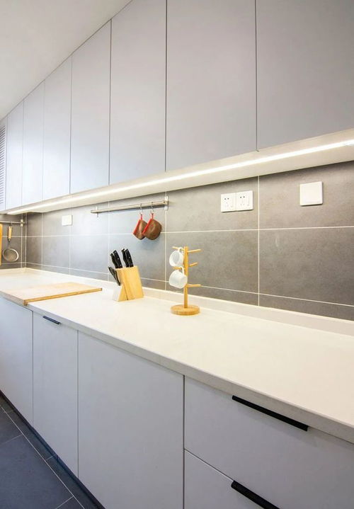 简装下的精致效果 118平三室两厅，大白墙的清爽哲学与生活智慧