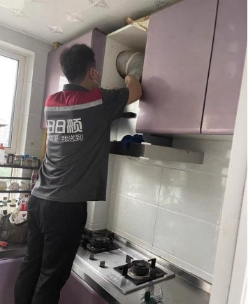 月圆情意浓 日日顺居家场景解决方案，用丝丝关怀化解节假之忧——记冰箱维修团队的暖心旧记中秋假期服务“事